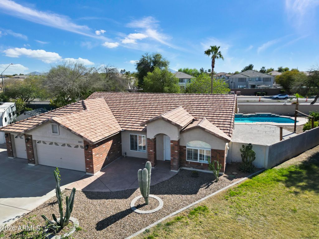 Image 3 of property listing at 2821 E MORGAN Court, Gilbert, AZ 85295