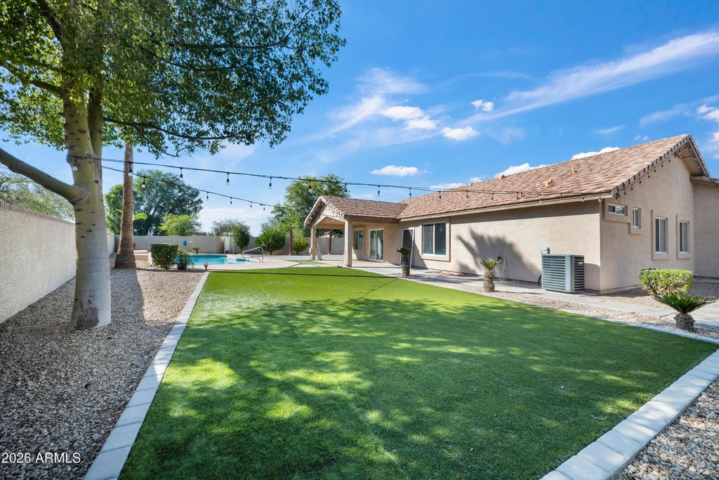 Image 38 of property listing at 2821 E MORGAN Court, Gilbert, AZ 85295