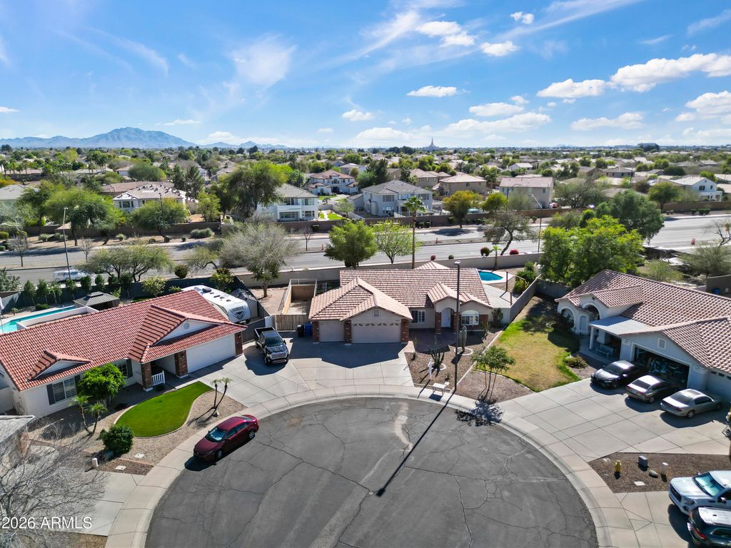 Image 5 of property listing at 2821 E MORGAN Court, Gilbert, AZ 85295