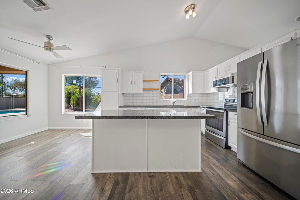 Image 9 of property listing at 2821 E MORGAN Court, Gilbert, AZ 85295