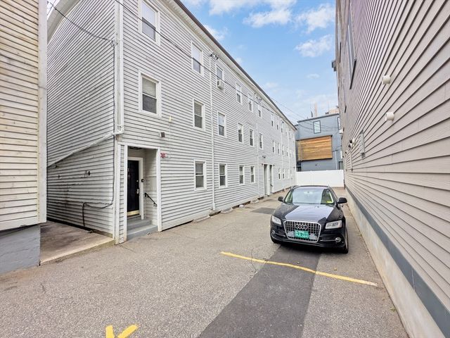 1-4 Schrepel Pl, Boston, MA 02127