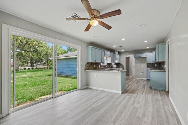203 Chestnut Street, Lake Jackson, TX 77566