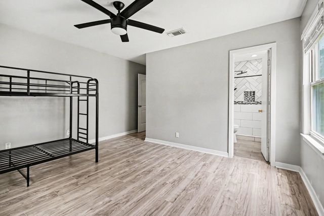 203 Chestnut Street, Lake Jackson, TX 77566