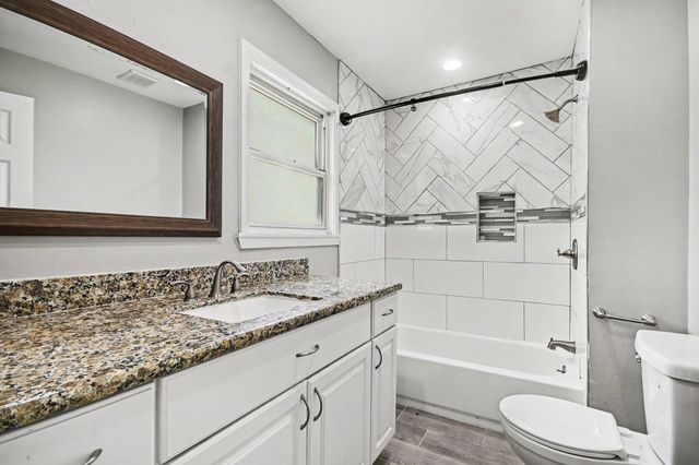 203 Chestnut Street, Lake Jackson, TX 77566