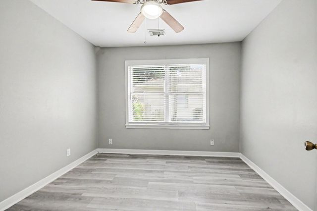 203 Chestnut Street, Lake Jackson, TX 77566