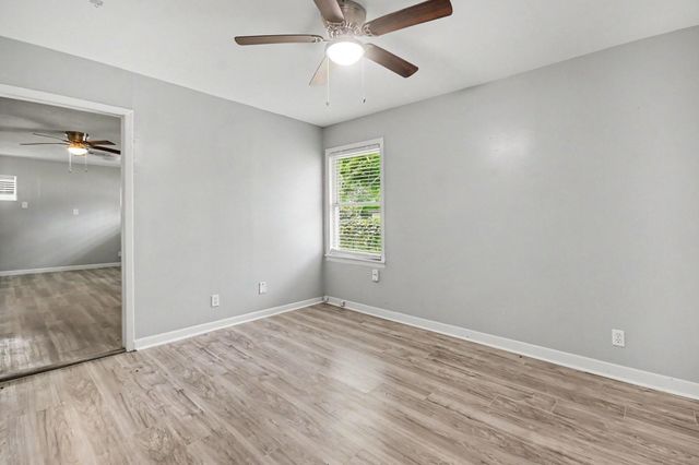 203 Chestnut Street, Lake Jackson, TX 77566