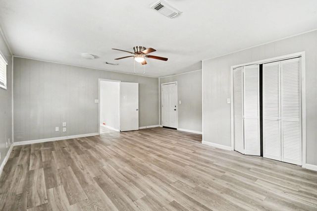 203 Chestnut Street, Lake Jackson, TX 77566
