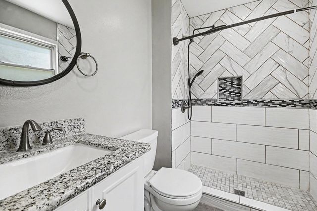 203 Chestnut Street, Lake Jackson, TX 77566