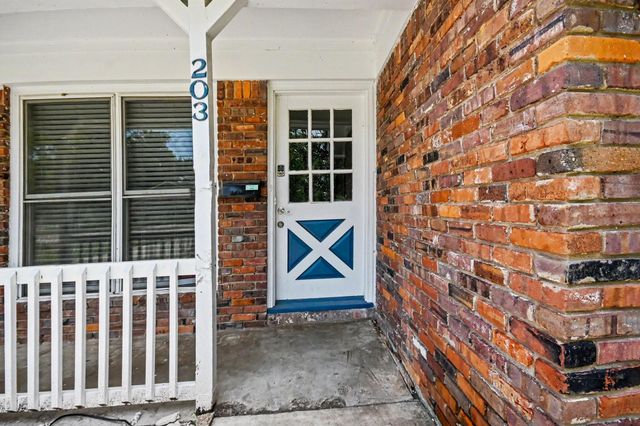203 Chestnut Street, Lake Jackson, TX 77566
