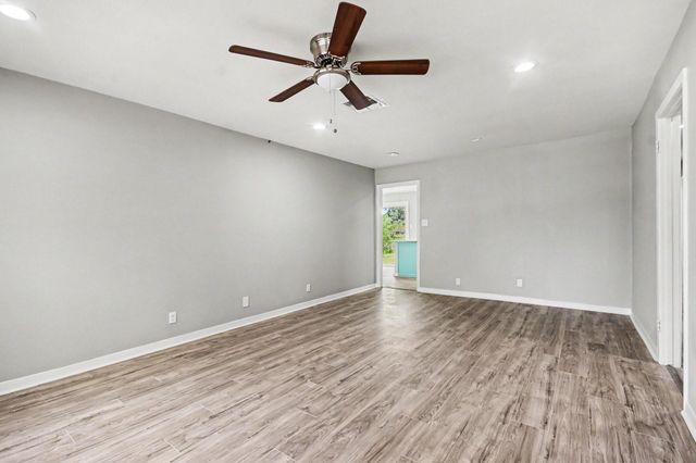 203 Chestnut Street, Lake Jackson, TX 77566