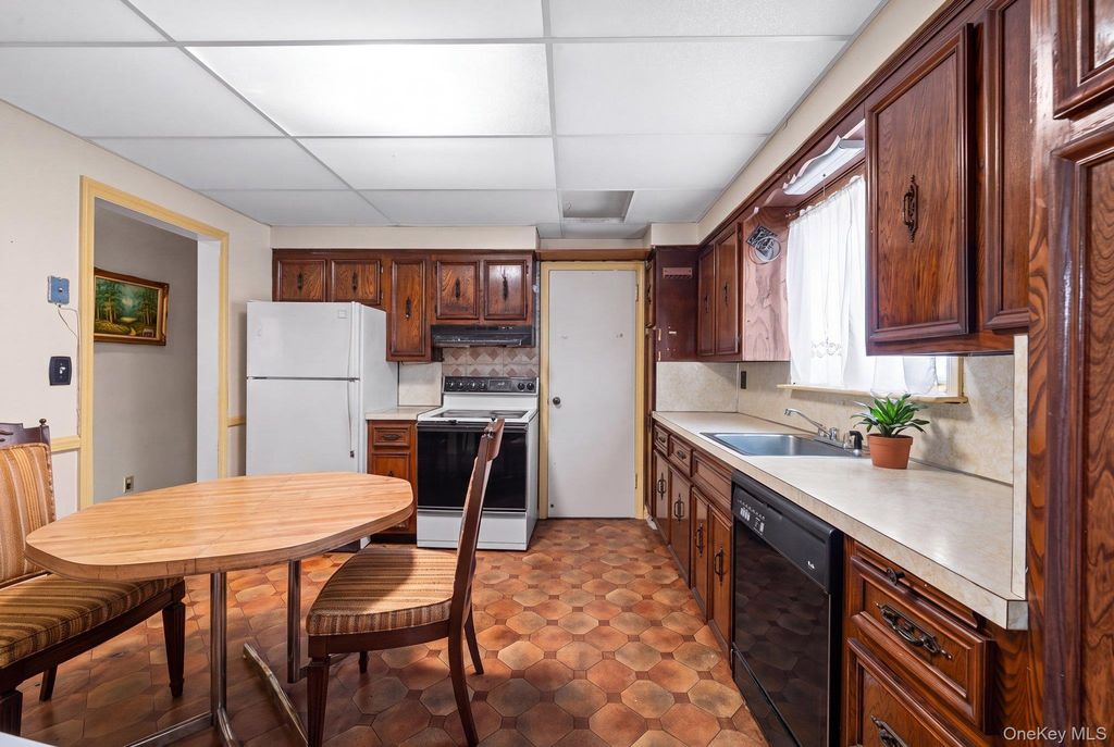 118-18 235th Street, Cambria Heights, NY 11411 — photo 3