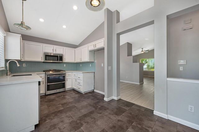 9059 Redwater Dr, Antelope, CA 95843