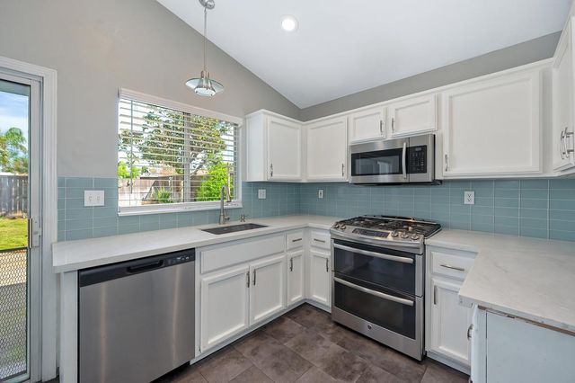 9059 Redwater Dr, Antelope, CA 95843