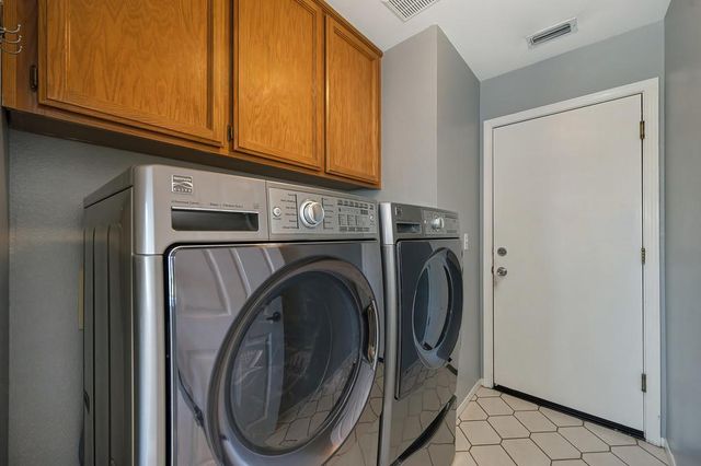 9059 Redwater Dr, Antelope, CA 95843