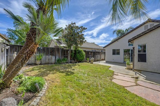 9059 Redwater Dr, Antelope, CA 95843