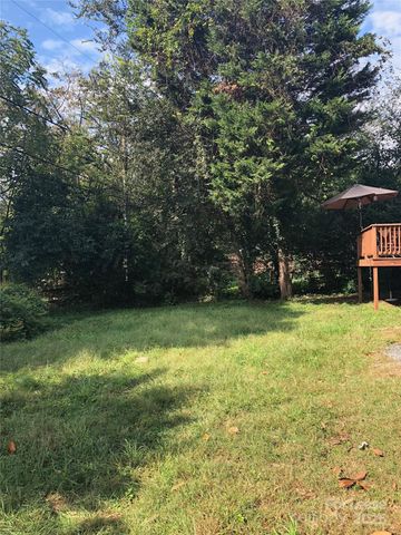 2240 Laburnum Avenue B, Charlotte, NC 28205