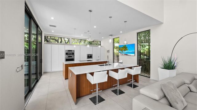 1600 NE 6th St, Fort Lauderdale, FL 33304