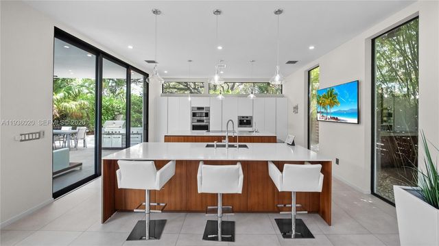 1600 NE 6th St, Fort Lauderdale, FL 33304