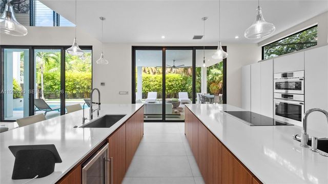 1600 NE 6th St, Fort Lauderdale, FL 33304