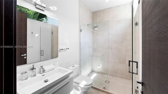 1600 NE 6th St, Fort Lauderdale, FL 33304