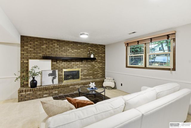 14905 Franklin Plaza, Omaha, NE 68154