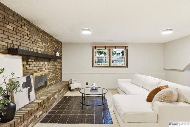 14905 Franklin Plaza, Omaha, NE 68154
