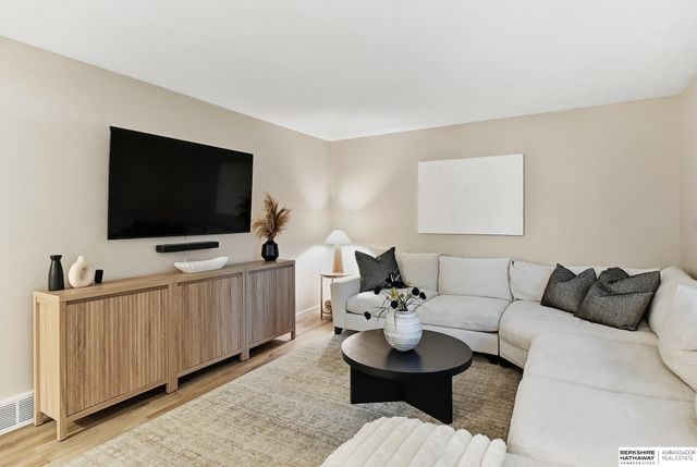 14905 Franklin Plaza, Omaha, NE 68154