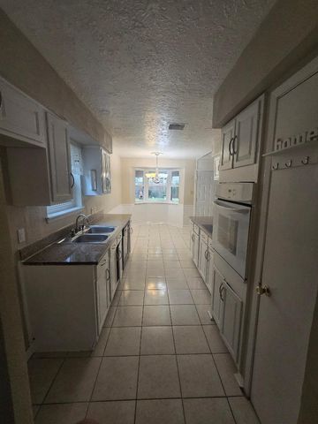 7326 Aqua Lane, Houston, TX 77072