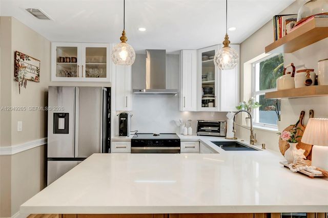 11718 NW 1st St, Coral Springs, FL 33071