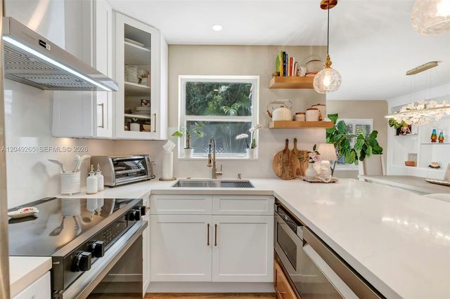 11718 NW 1st St, Coral Springs, FL 33071