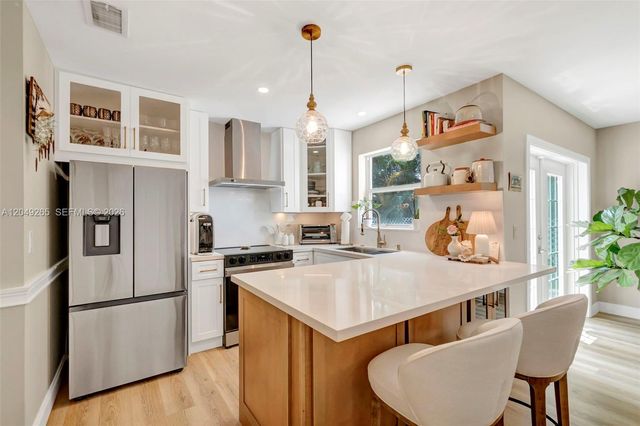 11718 NW 1st St, Coral Springs, FL 33071