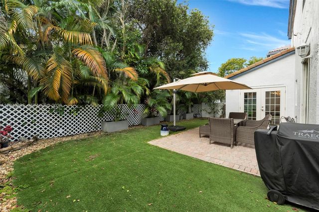 11718 NW 1st St, Coral Springs, FL 33071