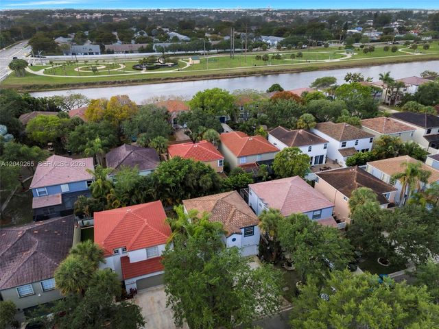 11718 NW 1st St, Coral Springs, FL 33071