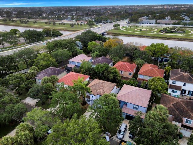 11718 NW 1st St, Coral Springs, FL 33071