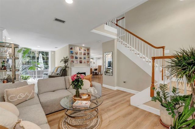 11718 NW 1st St, Coral Springs, FL 33071