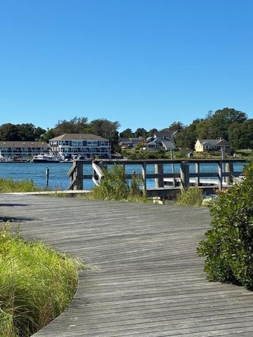 415 Pine St, Yarmouth, MA 02664