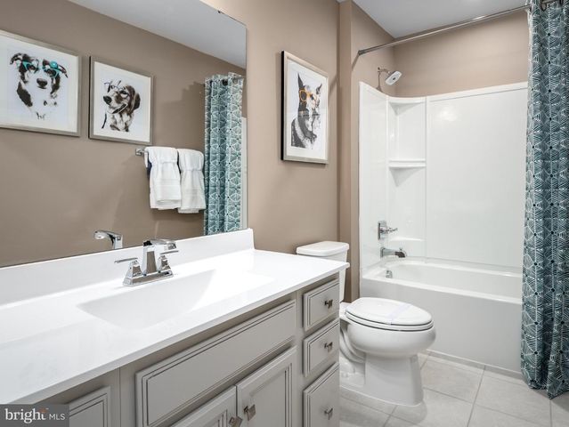 1370 ACAPULCO CT, Martinsburg, WV 25403