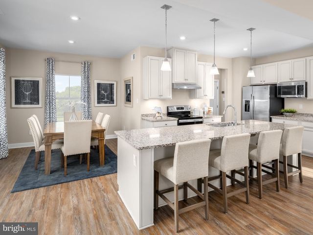 1370 ACAPULCO CT, Martinsburg, WV 25403