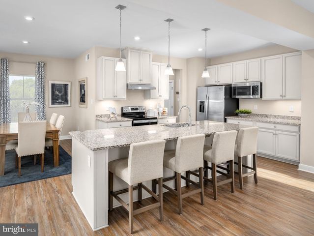 1370 ACAPULCO CT, Martinsburg, WV 25403