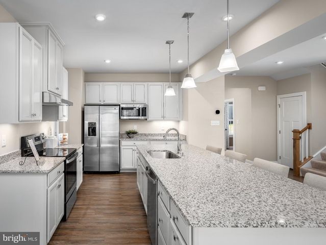 1370 ACAPULCO CT, Martinsburg, WV 25403