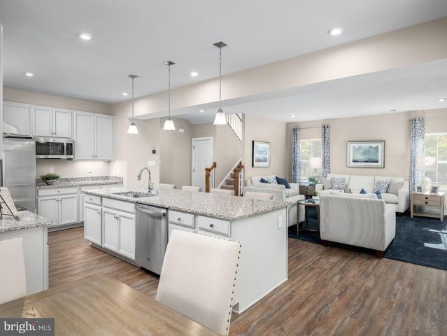 1370 ACAPULCO CT, Martinsburg, WV 25403