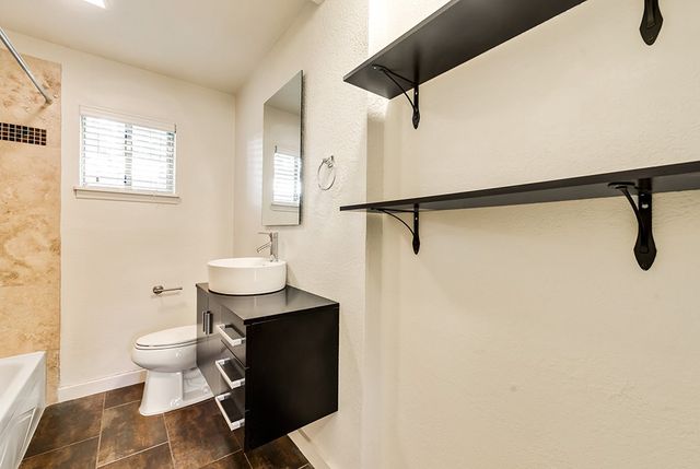 3900 W 7th Street, Fort Worth, TX 76107