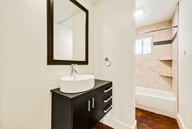 3900 W 7th Street, Fort Worth, TX 76107