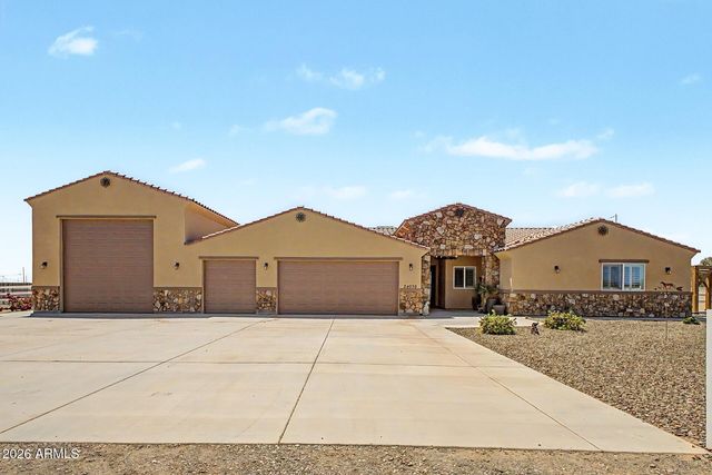 24039 W Cavedale Drive, Wittmann, AZ 85361