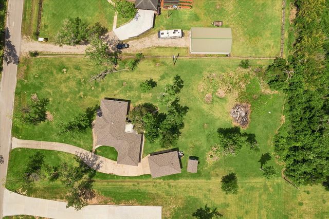 316 Rabbit Trail, Lake Jackson, TX 77566