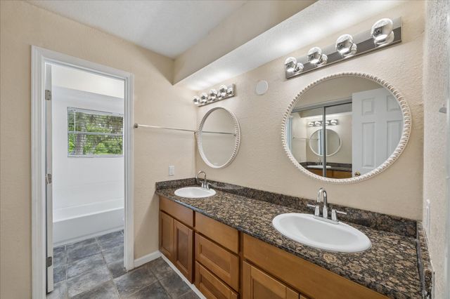 316 Rabbit Trail, Lake Jackson, TX 77566