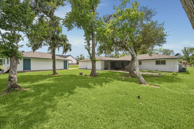316 Rabbit Trail, Lake Jackson, TX 77566