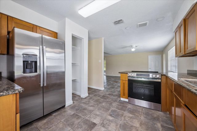 316 Rabbit Trail, Lake Jackson, TX 77566