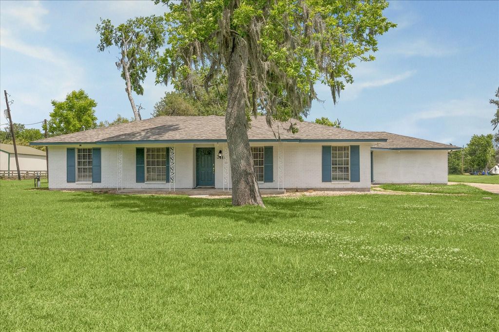 316 Rabbit Trail, Lake Jackson, TX 77566
