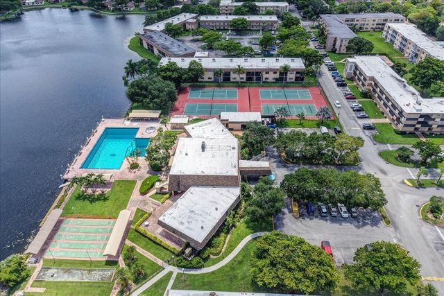 412 Briarwood Circle, Hollywood, FL 33024
